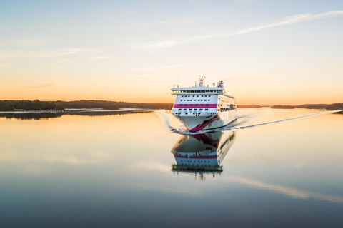 23-Hour Archipelago Cruise Stockholm–Turku–Stockholm Deluxe Cabin for 1-2 Guests (Special Breakfast + Minibar)
