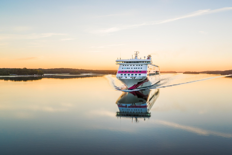 23-Hour Archipelago Cruise Stockholm–Turku–Stockholm Deluxe Cabin for 1-2 Guests (Special Breakfast + Minibar)