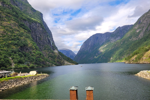 Voss: Tvindefossen Waterfalls Gudvangen & Flam Tour