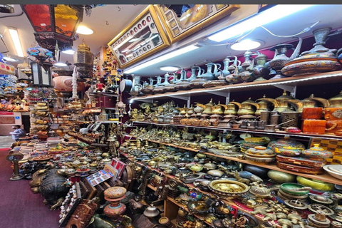 Muscat: Private City Tour with a Local Guide & Full Transfer