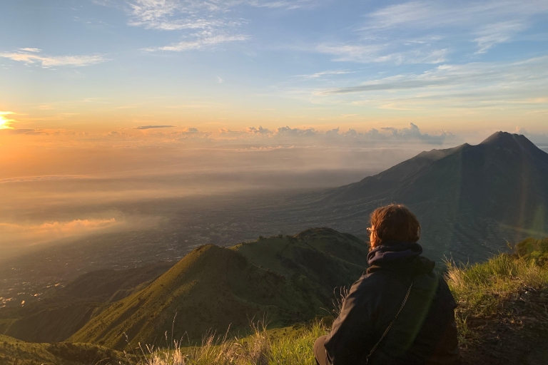 Desde Yogyakarta : Senderismo y acampada de 2 días en el monte Merbabu