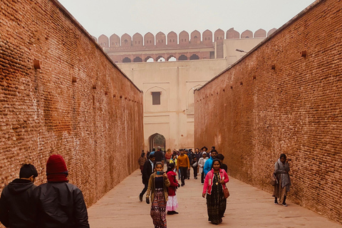 Da Jaipur: Tour privato dell&#039;alba di Tajmahal e della città di Agra in autoAuto AC con autista e guida + drop Jaipur o Delhi