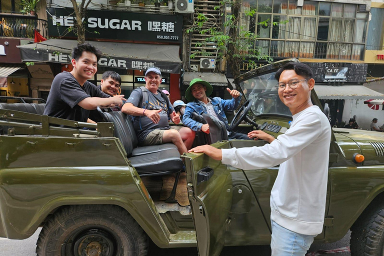 河内吉普车探索之旅：河内希尔顿、城堡、B52和火车站乘坐吉普车探索河内市