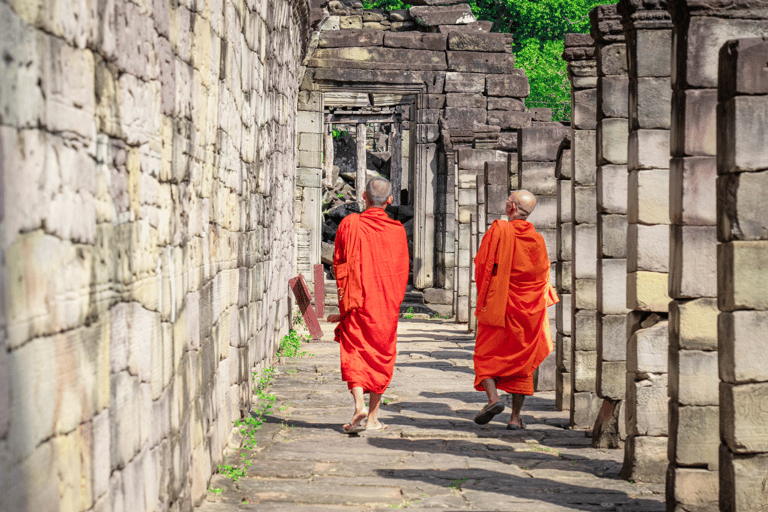 Banteay Chhmar: Journey to Khmer Fortress in the Jungle