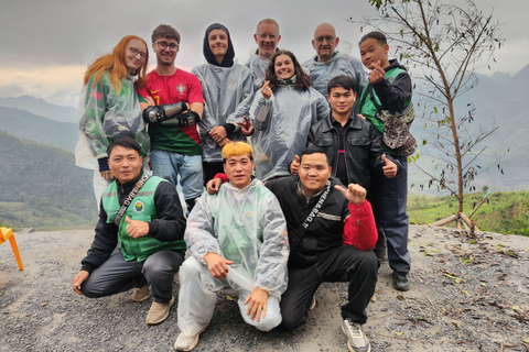 Tour di 4 giorni dell&#039;anello di Ha Giang con notte extra e pick-upTour in CABINA INDIVIDUALE DORME
