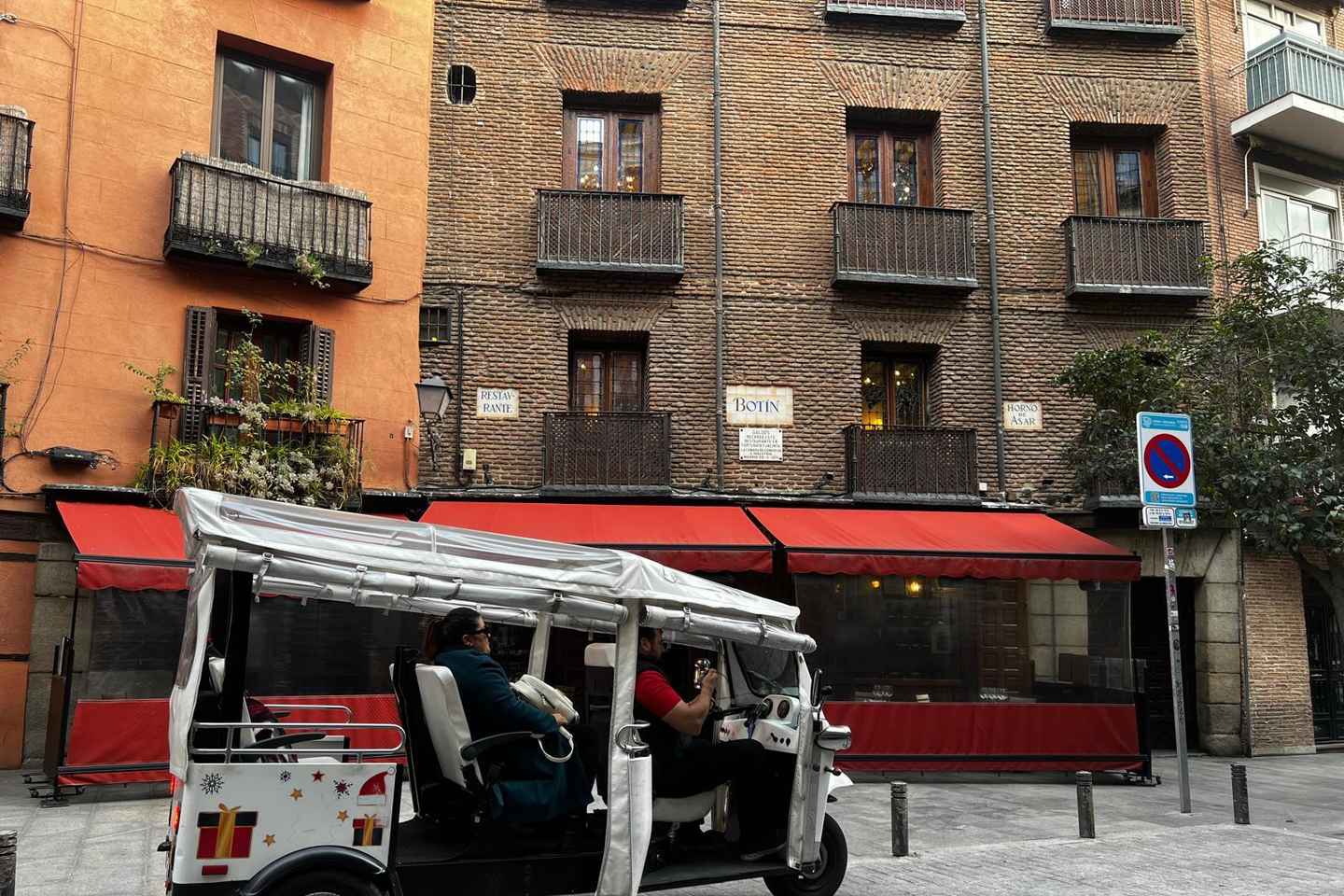 Madrid: Highlights City Tour by Electric Tuk-Tuk