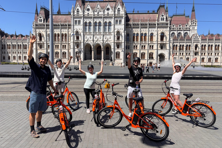 Budapeste: passeio histórico de bicicleta de 2,5 horas com guia localTour guiado numa bicicleta elétrica