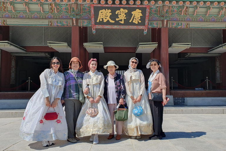 Seoul: Deoksugung Palace Night Tour with Guide