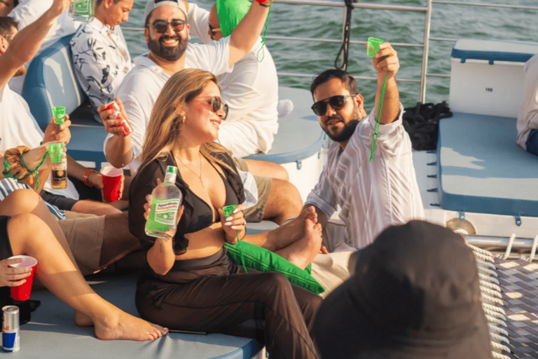 Cartagena: Catamaran Flamante Sunsetplan with Open Bar!