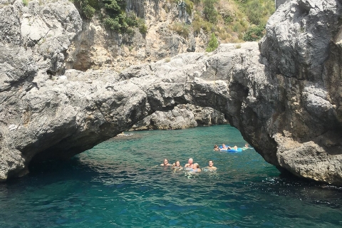 Excursión en barco privado de día completo: Positano y la costa de AmalfiExcursión de día completo a Positano y la costa de Amalfi en barco de cubierta abierta