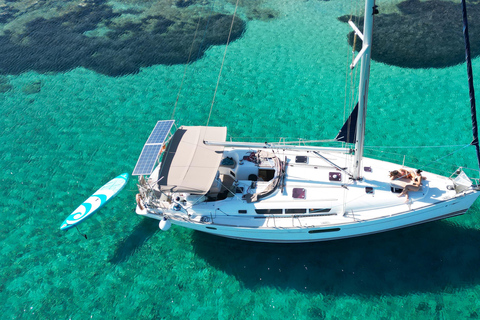 Chania: Crociera in barca a vela con snorkeling e pastoDal porto di Kolimvari: Crociera in barca a vela