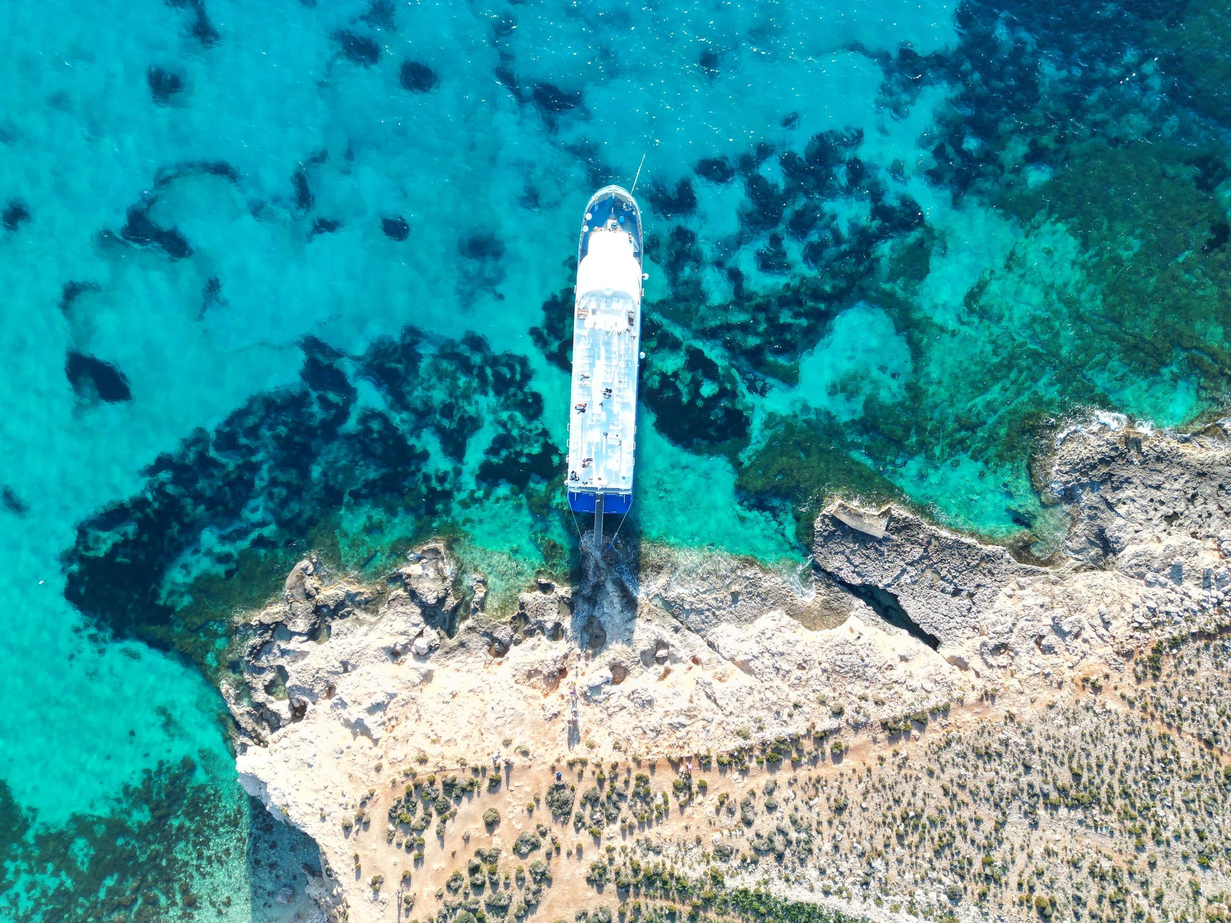 Sliema: Gozo & Blaue-Lagune-Bootsfahrt + Meereshöhlen Kristall-Lagune