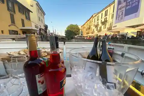 ミラノナヴィリオ・グランデ運河クルーズとブランチ