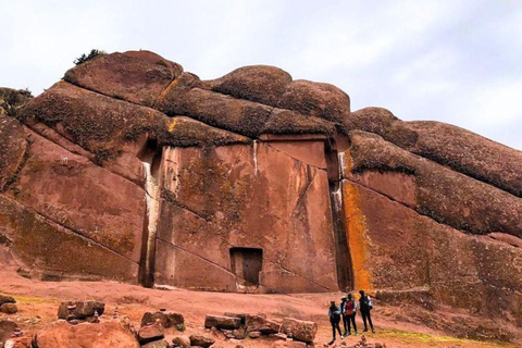 Puno: Aymara Route to Copacabana with Guided Cultural Stops Puno: Aymara Route Tour with Return