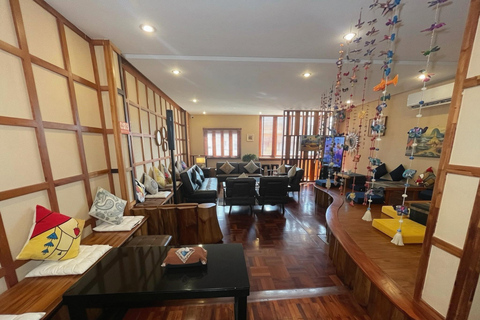 Vientiane: Guided Nightlife Tour with Street Food & Bar