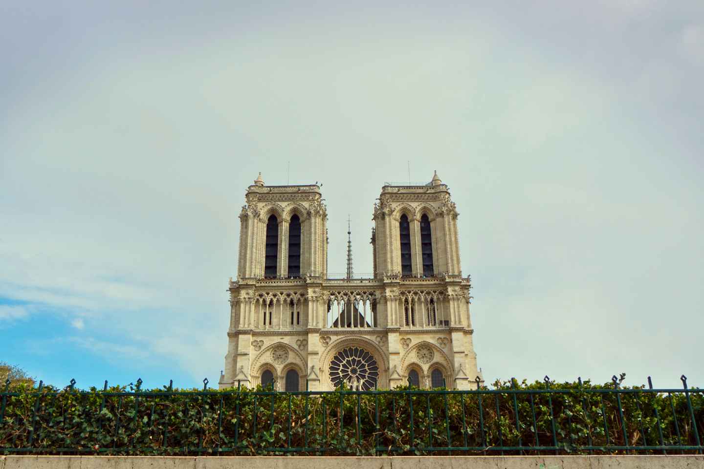 Exterior Guided Notre Dame Tour, Free Entry Included