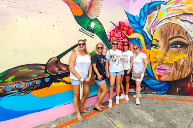 Medellín: Comuna 13 Tour With Snacks And Your Own Graffiti