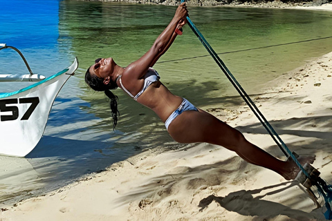 El Nido: 2-Day Island-Hopping Tour to Lincapan with Camping