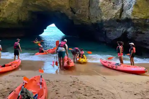 Aventura de caiaque: Descubra as cavernas de Benagil