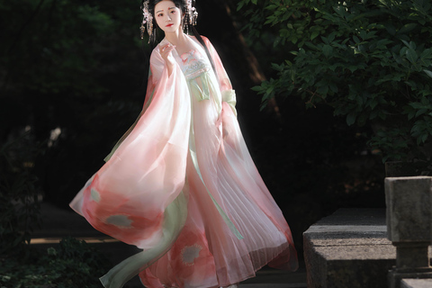 Guangzhou: Private Photoshoot with Professional Photographer Solo Portrait Session