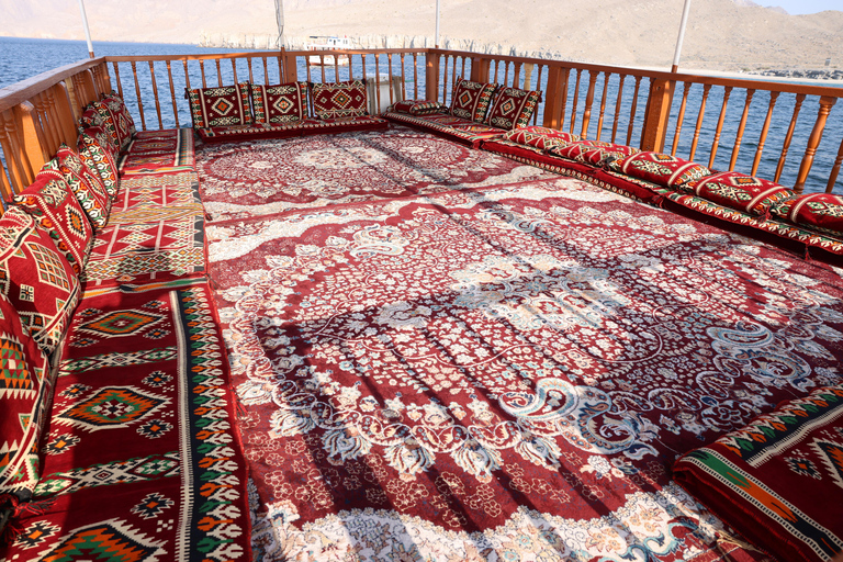 Khasab: Dhow Cruise with Lunch, Dolphin Watching& Snorkeling
