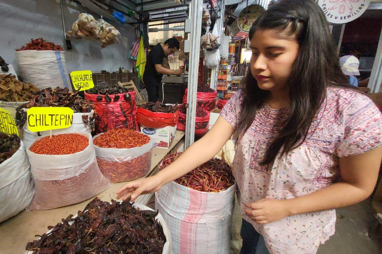 Messico: Corso di preparazione della salsa in un mercato con uno chef