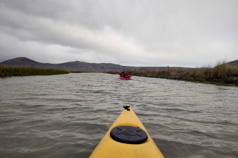 Kayak por los uros y la isla de Taquile