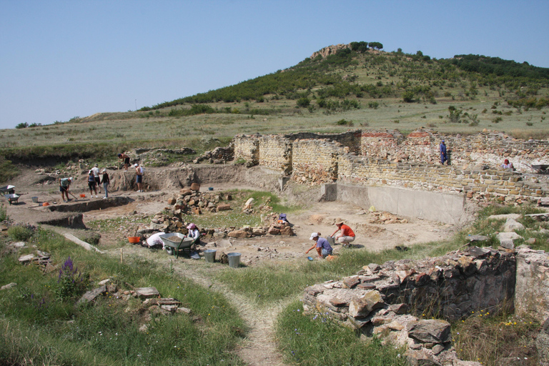 2日雅姆博尔库克兰迪亚节与普罗夫迪夫导游之旅2天亚姆博尔库克兰迪亚节及普罗夫迪夫导游游