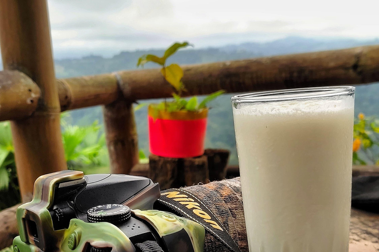 Mindo: "Birds, Chocolate/Coffee and waterfalls"