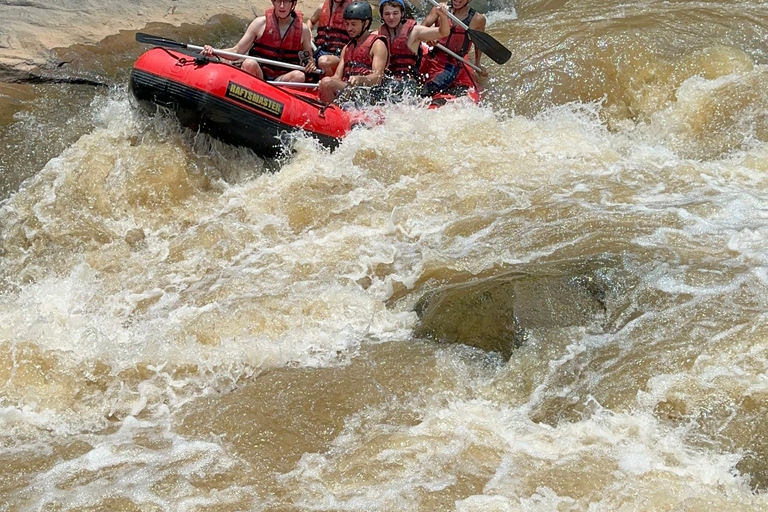 Chiang Mai : Excursion d'une journée à la cascade de Sticky et au rafting