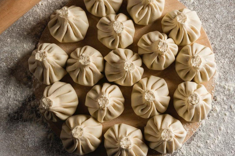 Tbilisi: Georgian Dinner, Wine & Folk Show with Pickup