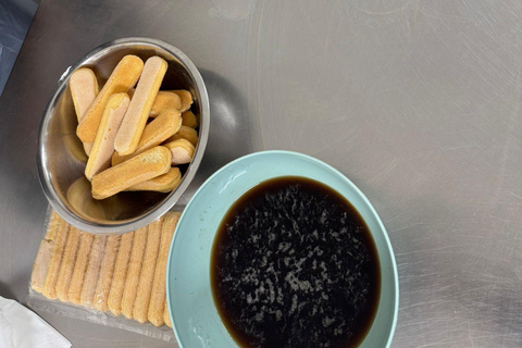 Neapol: lekcja gotowania makaronu i tiramisu z lokalnym szefem kuchni