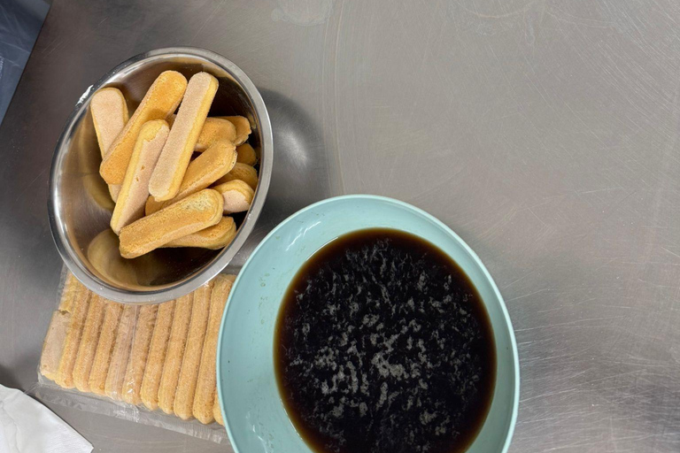 Neapol: lekcja gotowania makaronu i tiramisu z lokalnym szefem kuchni