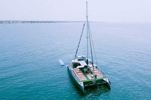 Cadiz Hauptstadt: Catamarán Experience - Paseo con baño