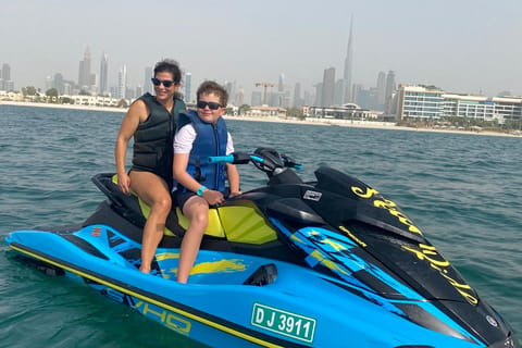 Dubaï : Burj Khalifa Jet Ski Ride with Free Photos & Videos
