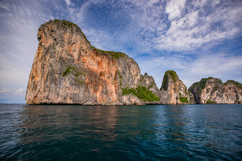 Phi Phi: Passeio de 4 horas em bambu e Phi Phi em barco particular de cauda longa11 a 15 pessoas