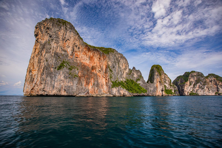 Phi Phi: 4Hrs Bamboo &amp; Phi Phi Tour By Private Longtail Boat11-15 Person