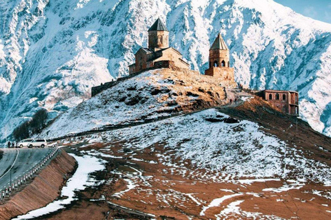 Tbilisi: Kazbegi, Gudauri, Gergeti & Ananuri Day Tour
