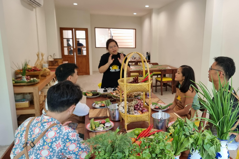 (Promoción de apertura) Clase de cocina + Paseo en Tuk Tuk + Visita al mercadoBangkok: Clase de Cocina + Paseo en Tuk Tuk + Visita al Mercado