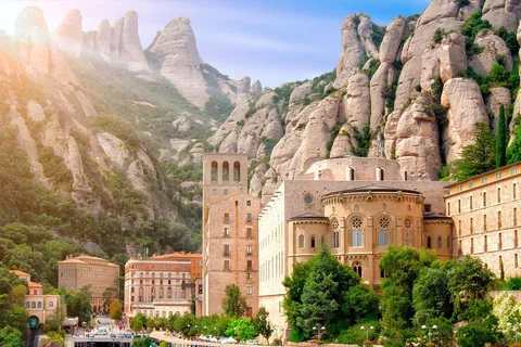 Barcelona: Dagsutflykt till klostret och naturparken Montserrat