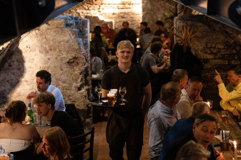 Delft : Dégustation de bières artisanales dans une cave médiévale