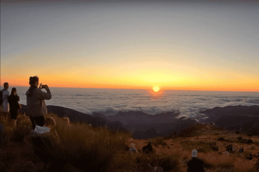 Sonnenaufgang auf Madeira am Pico do Arieiro – mit 2 Wanderungen, PR1 & PR3. Foto: GetYourGuide