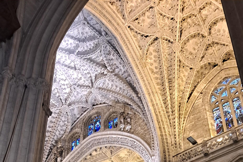 Guided visit of the Royal Alcazar, Cathedral, and Giralda with priority access Guided tour of the Royal Alcazar, Cathedral, and Giralda with fast track access