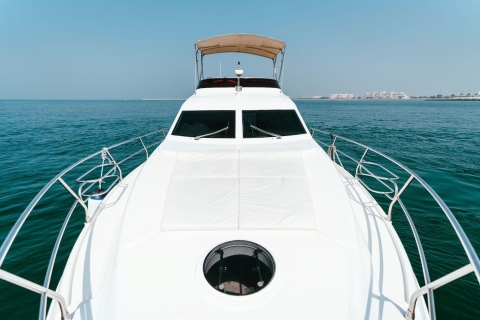 Dubai: Excursión privada en yate de lujo en un yate de 50 piesCrucero de 7 horas
