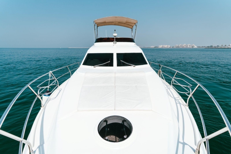 Dubai: privétour op een luxe jacht op een jacht van 15 meter2 uur durende rondvaart