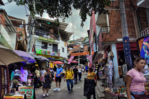 Medellín: Tour durch die Comuna 13, den Botero Park und den Metrocable mit einem lokalen Guide