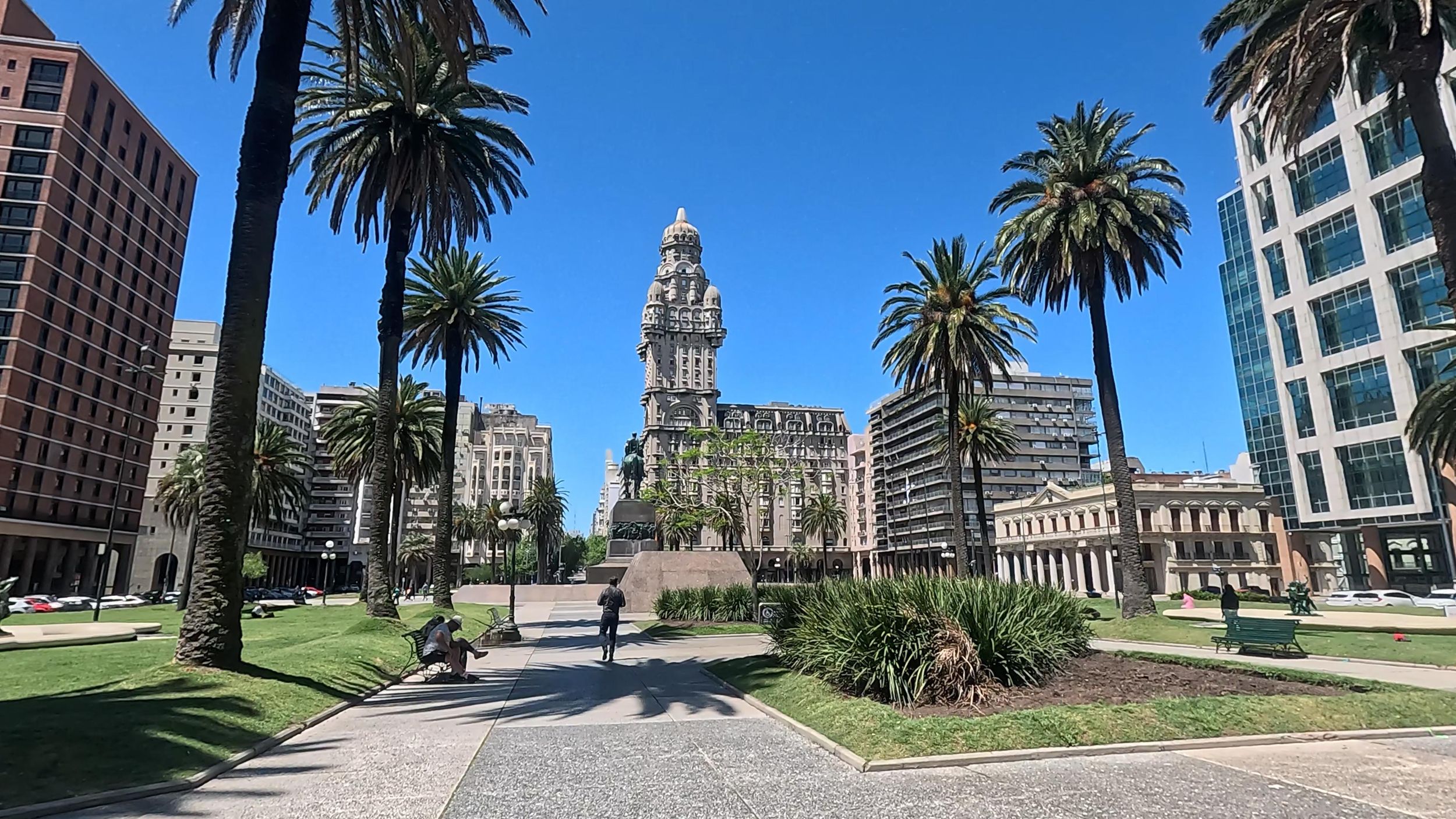 Montevideo: Private Stadtrundfahrt (3,5 Stunden) mit lokalem Guide und Zwischenstopps