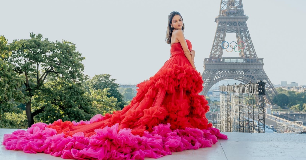 Paris: Eiffel Tower Photoshoot with Photographer | GetYourGuide