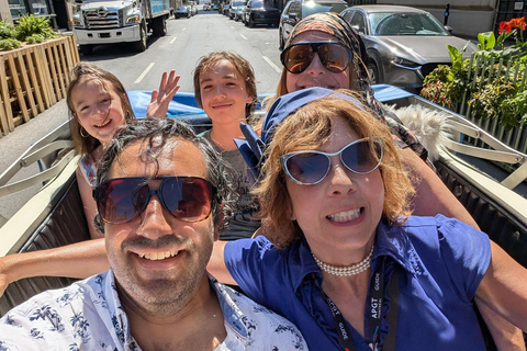 Montreal: Unforgettable Guided Tour in a Vintage 1930s Convertible Car