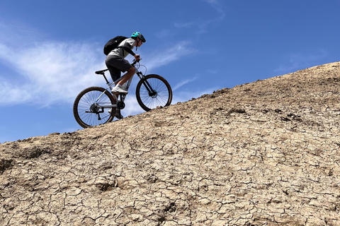 Baku: tour in mountain bike a Gobustan - vulcano di fango TogayayBaku: Tour in mountain bike sul Gobustan - Vulcano di fango di Togayay